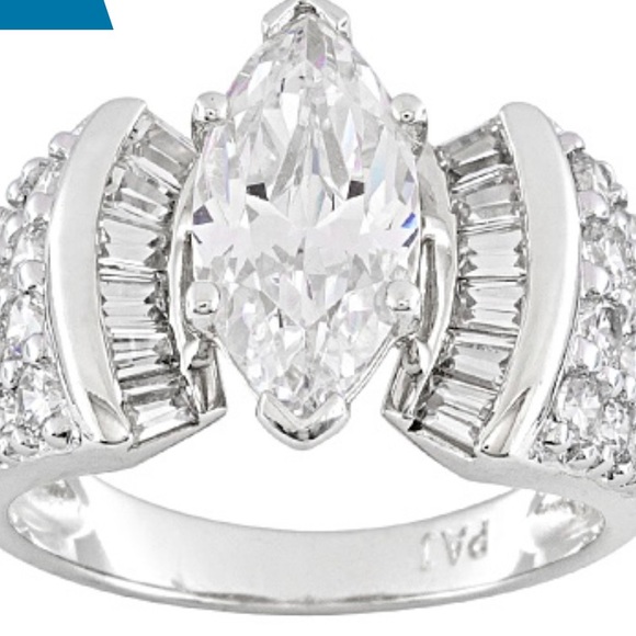 Jewelry - Sterling silver ring size 8